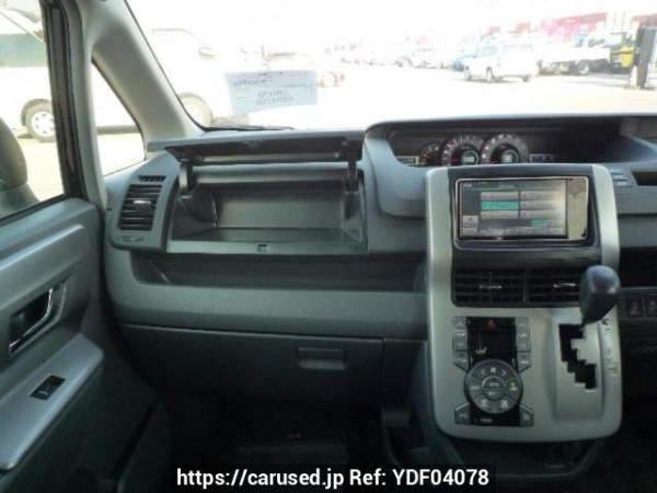 Used 2010 AT toyota voxy ZRR70W Image[15]