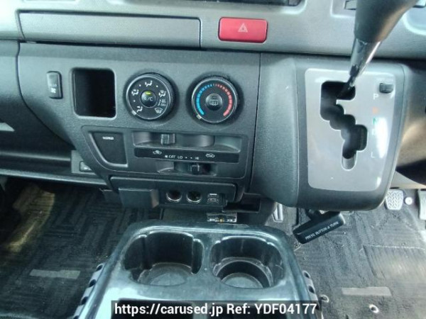 Used 2006 AT toyota regiusace-van TRH200V Image[23]