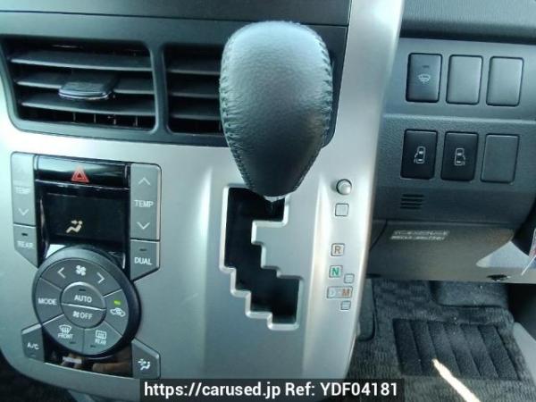 Used 2008 AT toyota voxy ZRR70W Image[26]