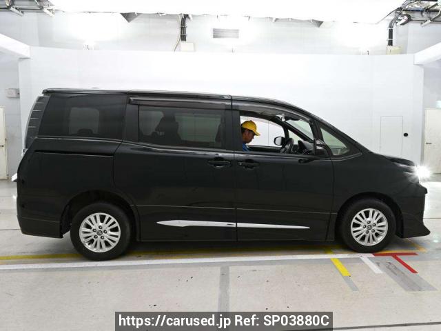 Buy Used 2017 Toyota Voxy ZRR85G (SP03880C) - Carused.jp