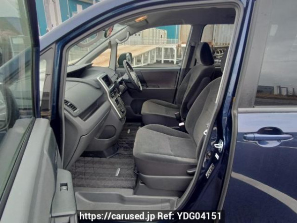 Used 2007 AT toyota noah ZRR70G Image[14]