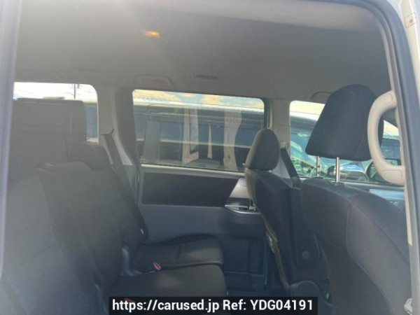 Used 2009 AT toyota voxy ZRR70W Image[8]