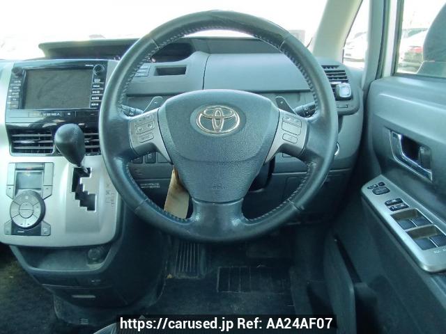 Comprar usado 2009 Toyota Voxy ZRR70W (AA24AF07) - Carused.jp