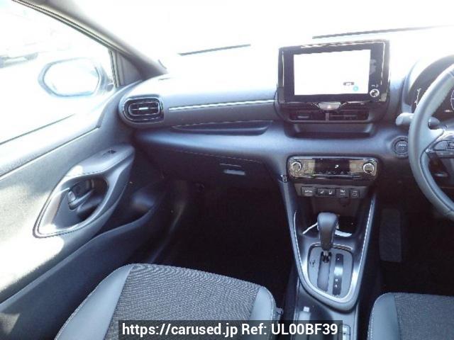 Buy Used 2025 Toyota YARIS HYBRID MXPH14 (UL00BF39) - Carused.jp