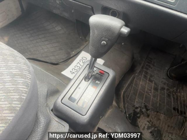 Used 2003 AT toyota regiusace-van TRH112V Image[18]