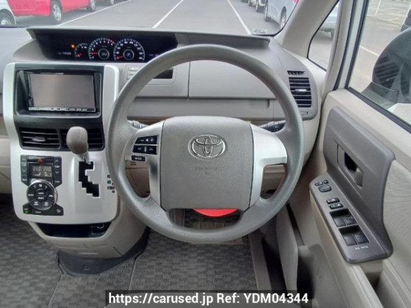 Used 2010 AT toyota noah ZRR75G Image[19]