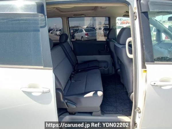 Used 2002 AT toyota voxy AZR60G Image[15]