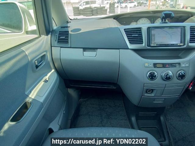 Buy Used 2002 Toyota Voxy AZR60G (YDN02202) - Carused.jp