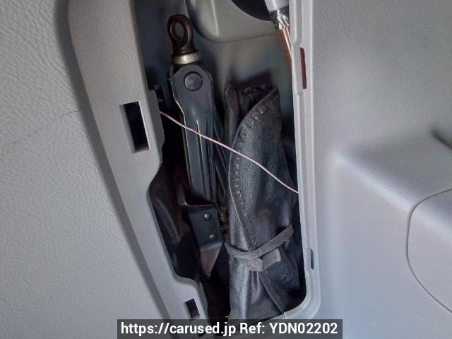 Buy Used 2002 Toyota Voxy AZR60G (YDN02202) - Carused.jp