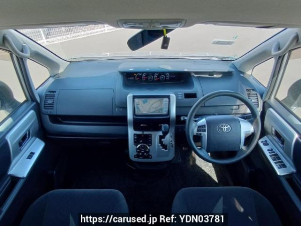 Used 2011 AT toyota noah ZRR70G Image[18]