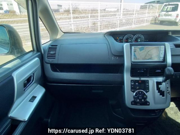 Used 2011 AT toyota noah ZRR70G Image[19]
