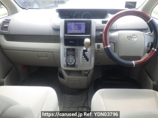 Used 2008 AT toyota noah ZRR70G Image[18]