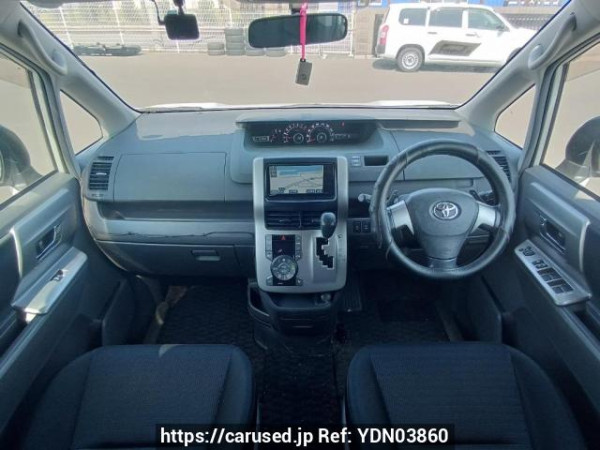 Used 2009 AT toyota voxy ZRR70W Image[18]