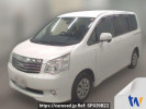 Toyota Noah ZRR70G