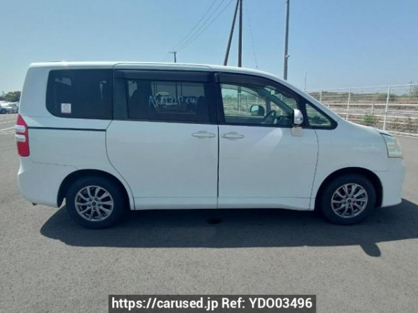 Used 2011 AT toyota noah ZRR70G Image[7]