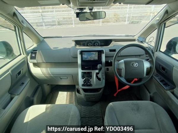 Used 2011 AT toyota noah ZRR70G Image[17]