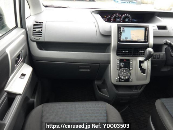 Used 2010 AT toyota voxy ZRR70W Image[19]