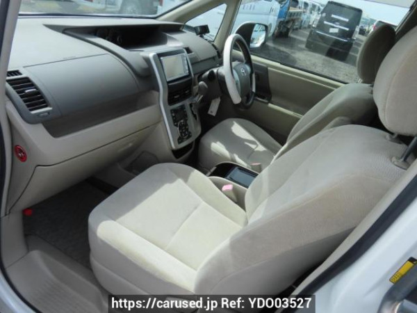 Used 2010 AT toyota noah ZRR70G Image[15]