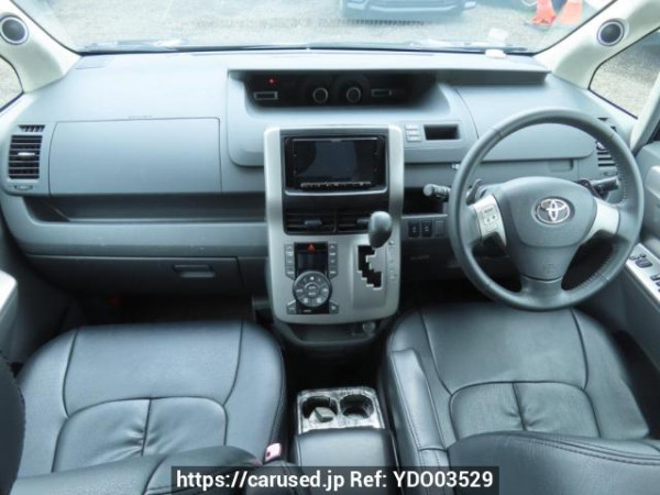 Used 2010 AT toyota voxy ZRR70W Image[17]