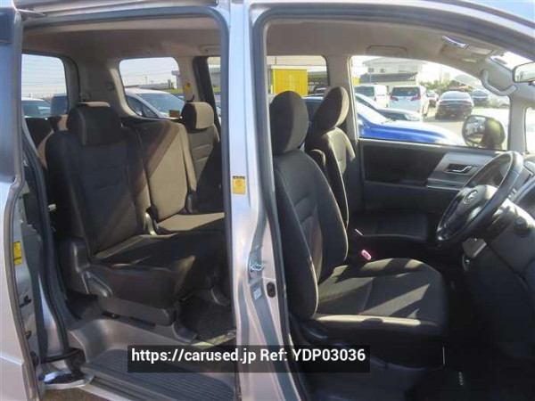 Used 2010 CVT toyota voxy ZRR70 Image[18]