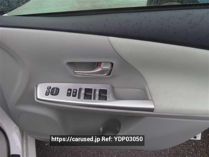 Buy Used 2011 Toyota Prius alpha ZVW41 (YDP03050) - Carused.jp