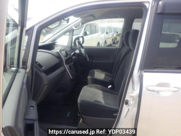 Used 2007 AT toyota voxy ZRR70G Image[12]