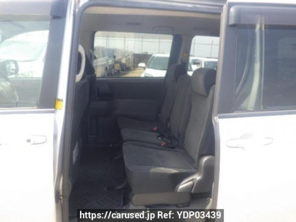 Used 2007 AT toyota voxy ZRR70G Image[13]