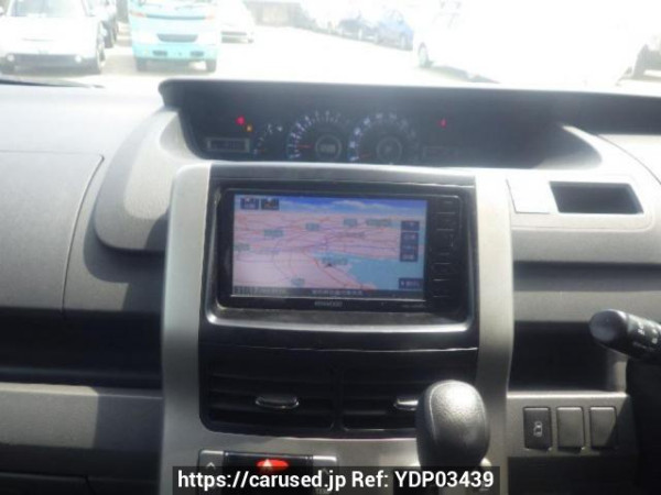 Used 2007 AT toyota voxy ZRR70G Image[16]