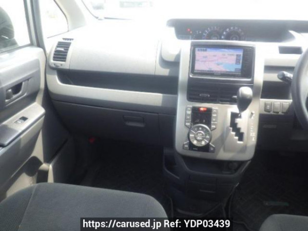 Used 2007 AT toyota voxy ZRR70G Image[17]