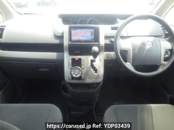 Used 2007 AT toyota voxy ZRR70G Image[19]