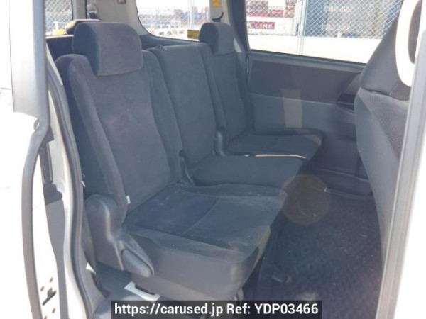 Used 2008 AT toyota voxy ZRR70G Image[15]