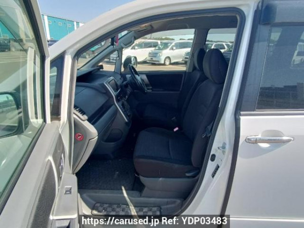 Used 2010 AT toyota voxy ZRR70W Image[13]