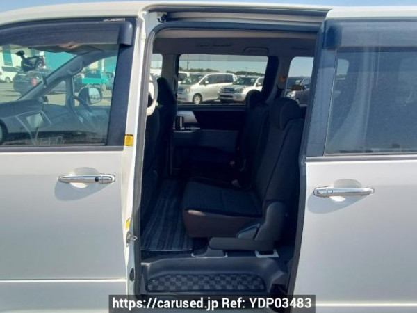 Used 2010 AT toyota voxy ZRR70W Image[15]