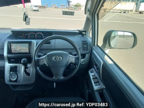 Used 2010 AT toyota voxy ZRR70W Image[19]