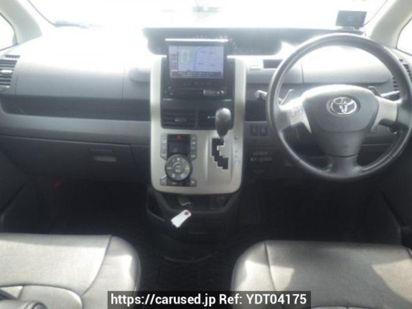 Used 2009 AT toyota voxy ZRR70W Image[16]