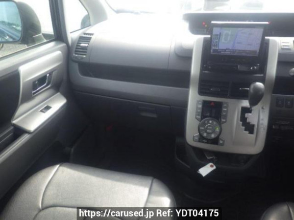 Used 2009 AT toyota voxy ZRR70W Image[17]
