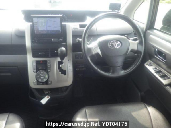 Used 2009 AT toyota voxy ZRR70W Image[18]