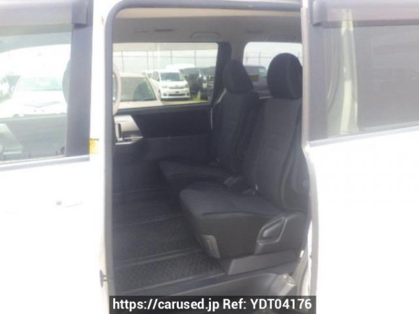 Used 2010 AT toyota voxy ZRR70W Image[14]