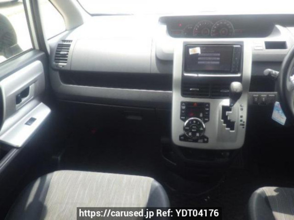 Used 2010 AT toyota voxy ZRR70W Image[17]