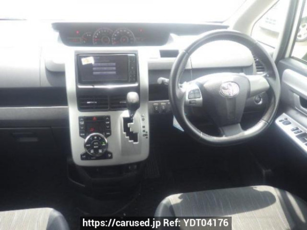 Used 2010 AT toyota voxy ZRR70W Image[18]