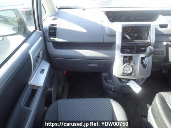 Used 2007 AT toyota noah ZRR75W Image[17]