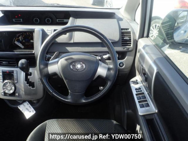 Used 2007 AT toyota noah ZRR75W Image[18]