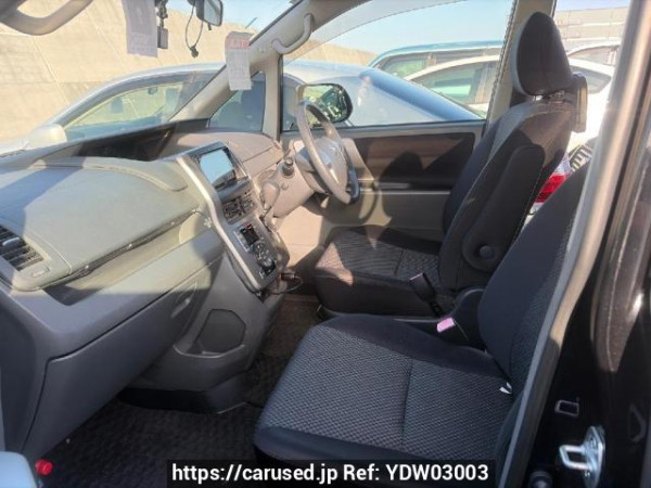 Used 2007 AT toyota noah ZRR70W Image[8]