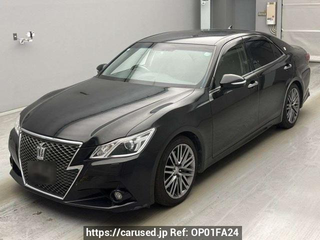2015 Toyota Crown GRS214