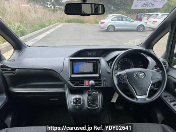 Used 2014 AT toyota noah ZRR85G Image[16]