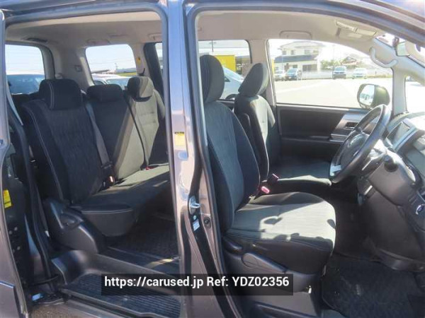 Used 2012 CVT toyota voxy ZRR70 Image[17]