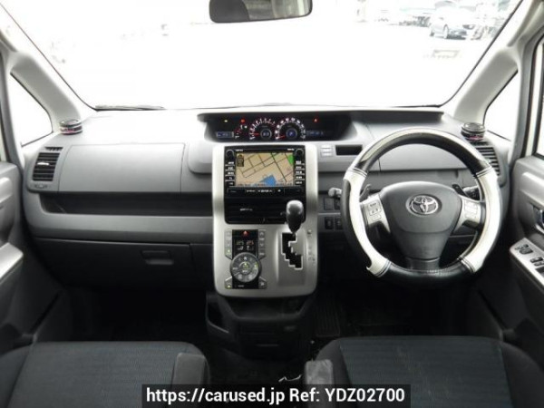 Used 2009 AT toyota voxy ZRR70W Image[18]