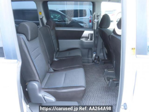 Used 2009 AT toyota voxy ZRR70W Image[13]