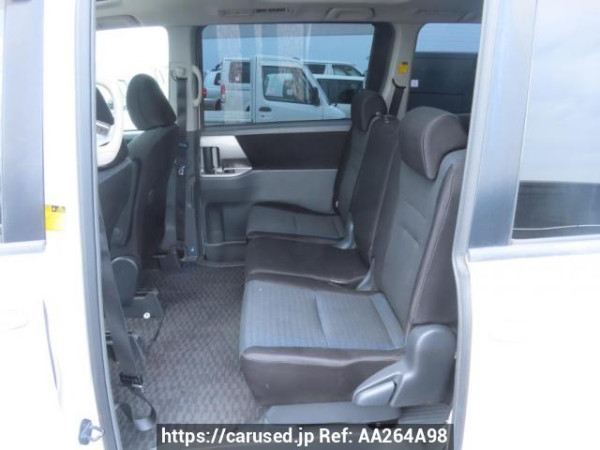 Used 2009 AT toyota voxy ZRR70W Image[14]