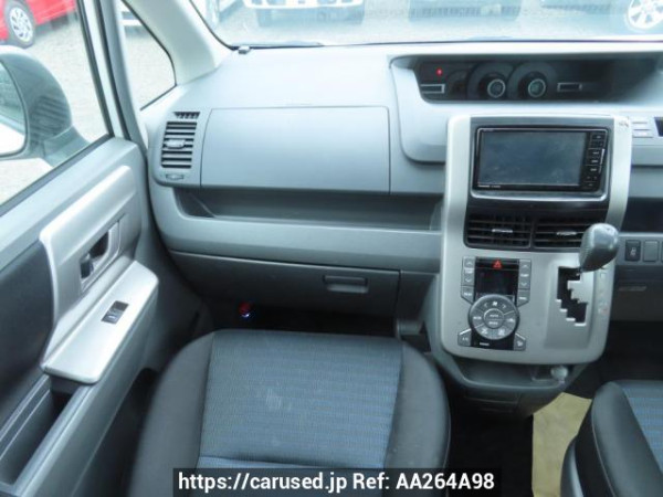 Used 2009 AT toyota voxy ZRR70W Image[18]
